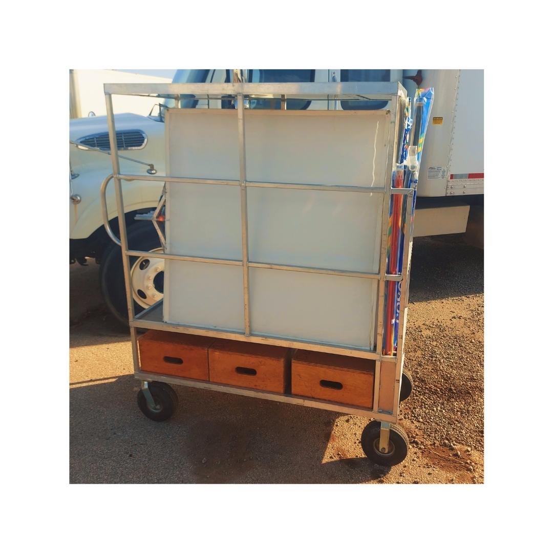 Quoll - 4x4 flag cart